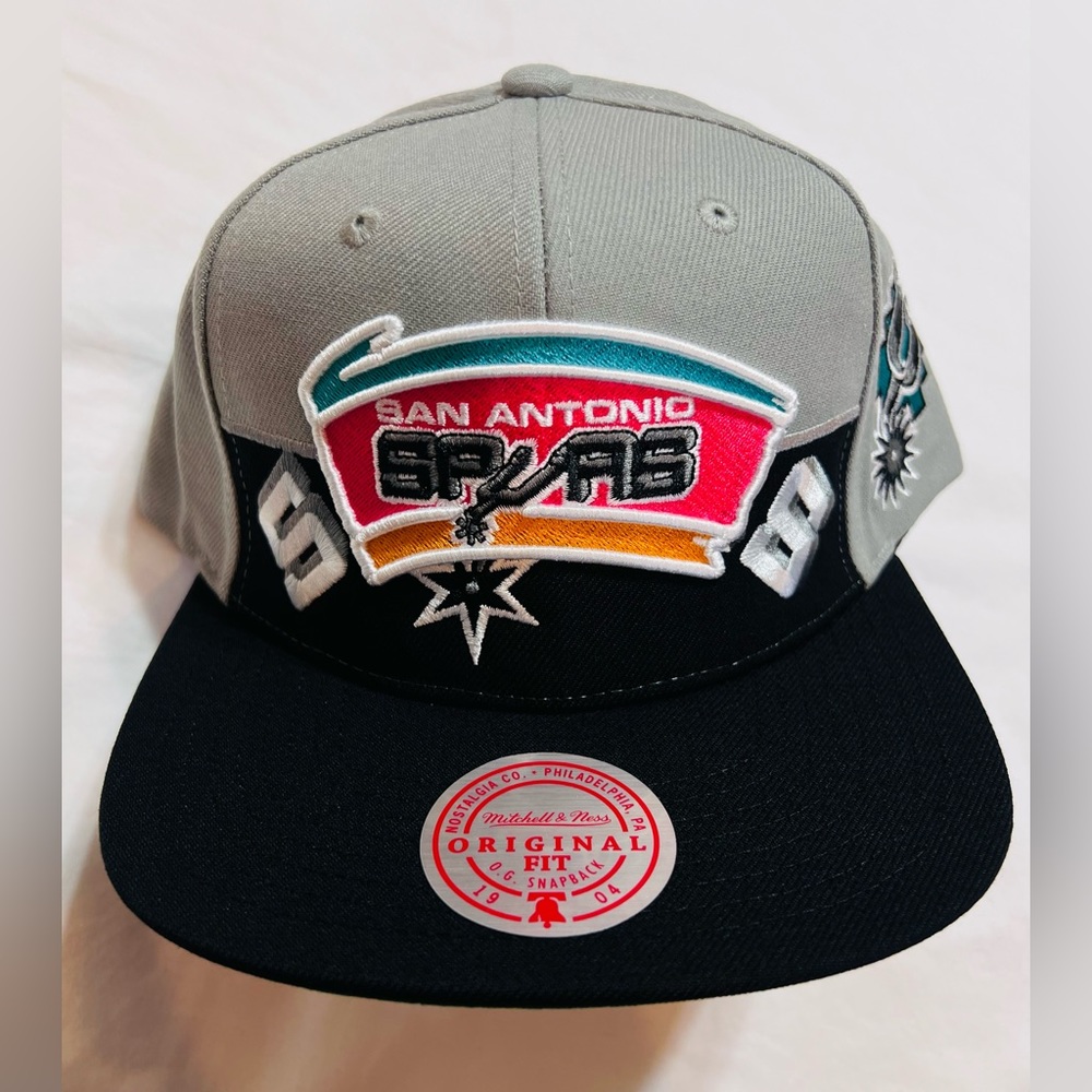 Exclusive Mitchell & Ness San Antonio Spurs Grey Snapback Hat Ultra Rare